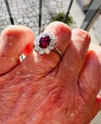 Cocktailring - 18 karaat Witgoud - 3.00ct. tw. Robijn -
