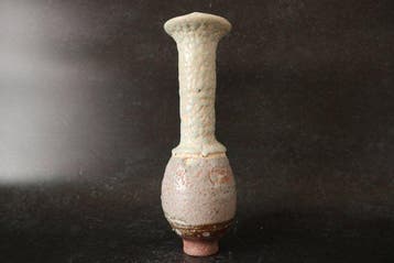 Dramatische houtgestookte steengoed vaas met celadon glazuur