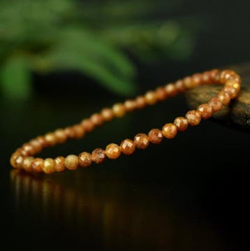 Saphir Orange Naturel Facetté – Éclat Doré et Reflets Miel –