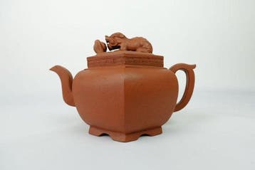 Yixing Zisha theepot — leeuwenkopknop met zeshoekige vorm -