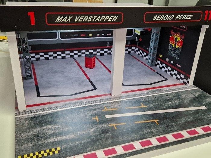 SD-modelcartuning 1:18 - Modelauto - Red Bull F1 Pitbox, Hobby en Vrije tijd, Modelauto's | 1:5 tot 1:12