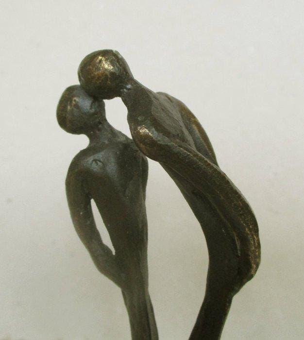 Ger van Tankeren - Beeld, De Kus - 13 cm - verbronsd metaal, Antiquités & Art, Curiosités & Brocante