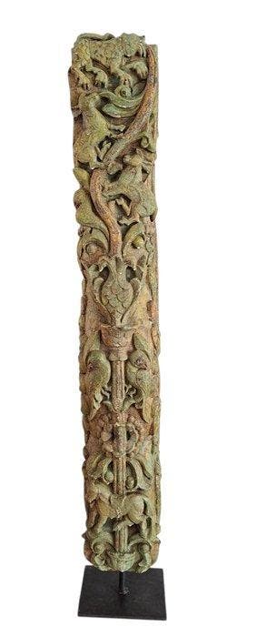 Decoratief ornament - Yali, gestileerde vogels,