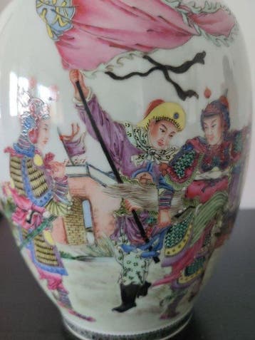 China, 20e eeuw – Ruiters te paard op vaas, Chinees, Antiek en Kunst