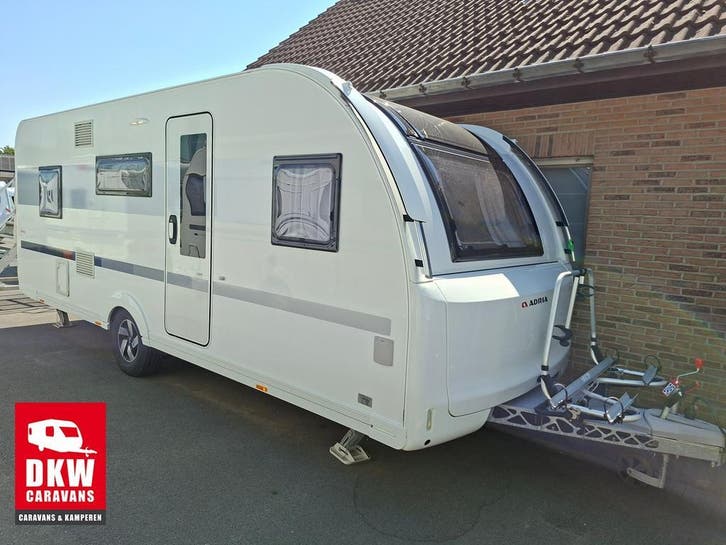 ADRIA Adora 573 PT, Caravans en Kamperen, Caravans, Airco, Fietsenrek, Gascomfoor, Hordeur, Kachel, Koelkast, Lichtmetalen velgen