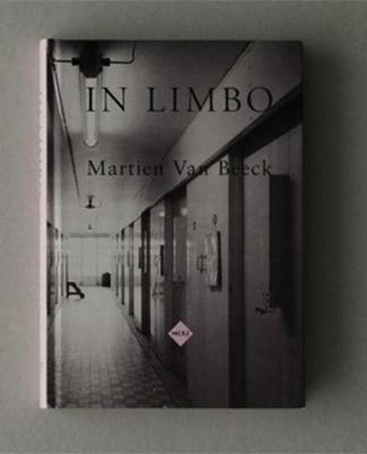 In Limbo 9789076979137 M. van Beeck, Livres, Art & Culture | Arts plastiques, Envoi