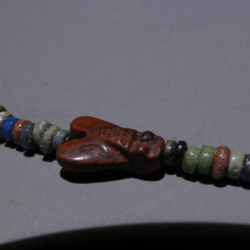 Égypte ancienne Cornaline et faïence. Collier fin. 3