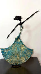 Abdoulaye Derme - sculptuur, “La Danseuse en mouvement”. -