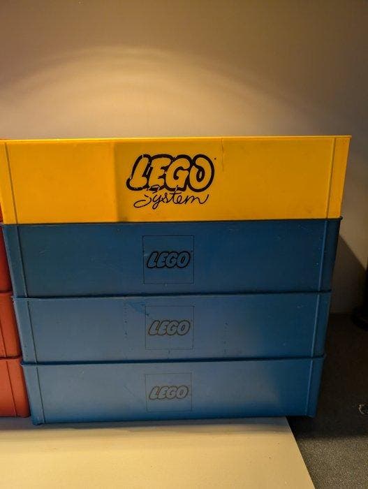 Lego Merchandise - Vintage Lego sorteerbak rood blauw geel, Enfants & Bébés, Jouets | Duplo & Lego