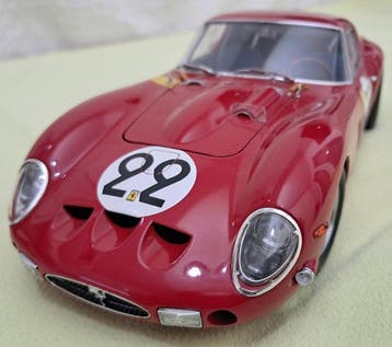 Kyosho 1:18 - Voiture de sport miniature - FERRARI 250 GTO