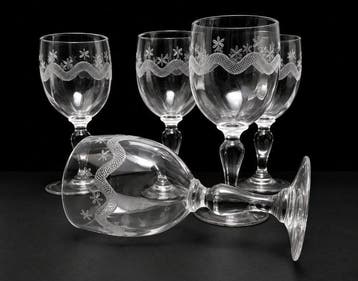 attr. Baccarat - Wijnglas - Oude guilloché-decoratie, Antiek en Kunst