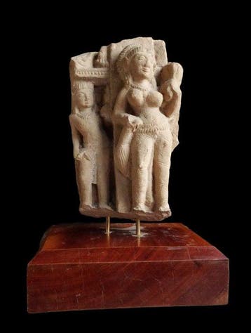 Indië in de middeleeuwen Relief uit roze zandsteen - Parvati, Verzamelen