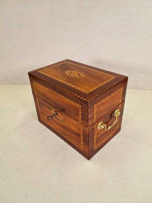 Armoire à liqueurs - Acajou, Padouck - LIVRAISON GRATUITE!!!, Antiquités & Art, Antiquités | Meubles | Chaises & Canapés