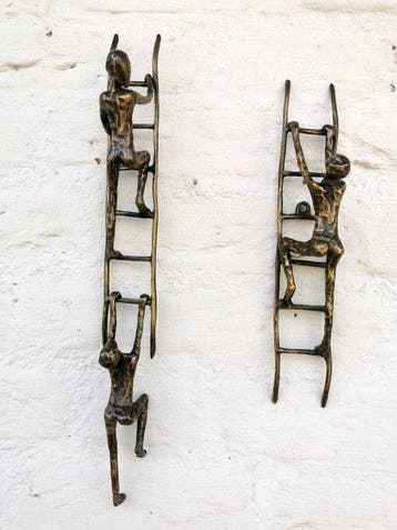 sculptuur, Wall art - climbing ladders - 42 cm - Brons, Antiek en Kunst