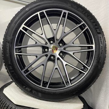 Porsche Cayenne E3 II 21 Spyder zwart/Alu met  winterbanden, Ophalen, Gebruikt, Banden en Velgen, 305 mm