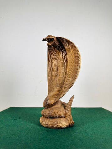Beeld, Monumental Hand-Carved Cobra Sculpture - 41.5 cm -