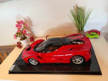 Amalgam 1:8 - Voiture miniature - Ferrari La Ferrari -