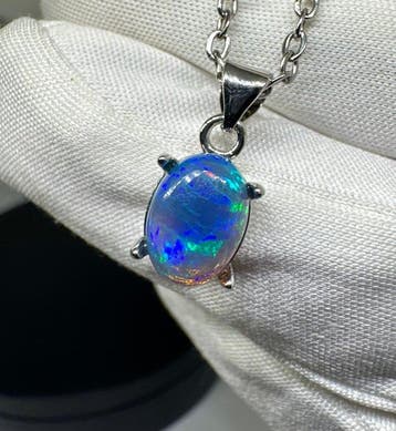 Opale Pendentif - Hauteur : 18 mm - Largeur : 8 mm- 0.97 g -