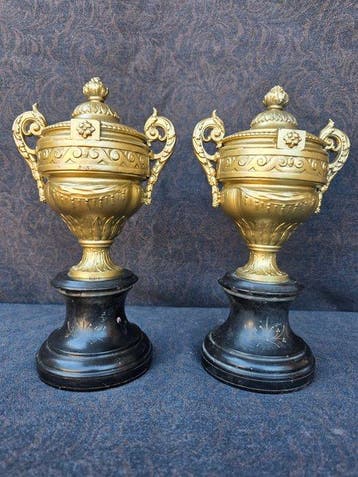 Décoration murale - Italie - Vases en zinc sur marbre ne, Antiquités & Art