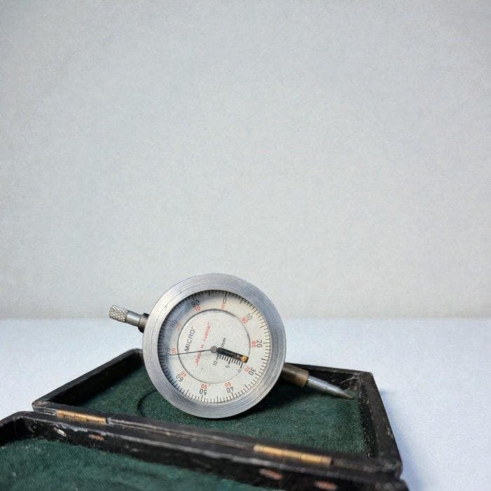 MICRO Precisie-meetinstrument - Aluminium, Staal, Glas,, Antiquités & Art, Antiquités | Assiettes décoratives & Carrelages