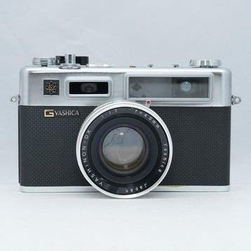 Yashica Electro 35 GS with Color-Yashinon DX 1,7/45mm |