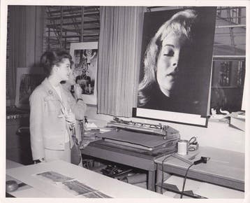 G. Thomas Beyl - Romy Schneider visite les Studios Disney