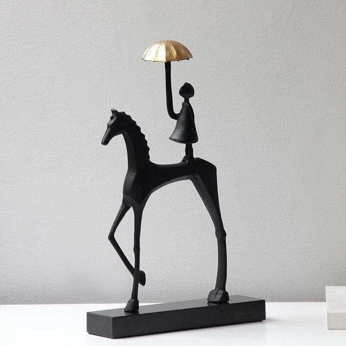 Beeld, Girl riding a horse and holding an umbrella - 36 cm -, Antiquités & Art, Curiosités & Brocante