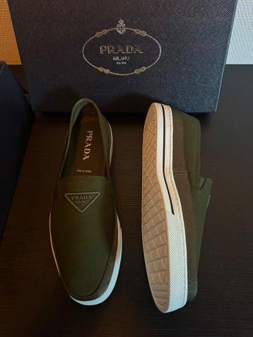 Prada - Slip-on - Low-top sneakers - Maat: EU 44 - Nieuw met