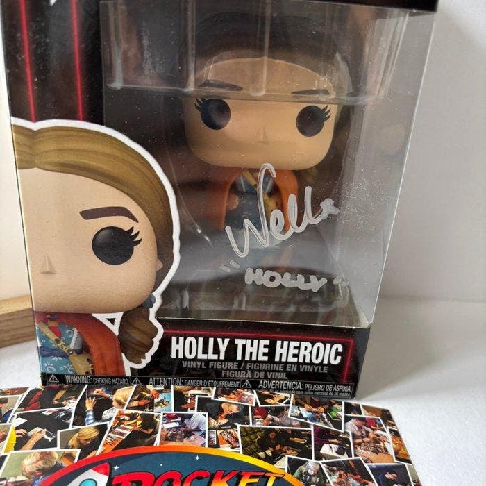 Stranger Things - Signed by Nell Fisher, Collections, Cinéma & Télévision