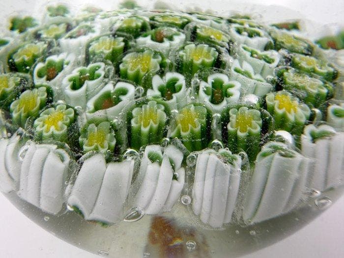 Large Millefiori Glass Paperweight – Mid-20th Century -, Antiek en Kunst, Antiek | Glaswerk en Kristal