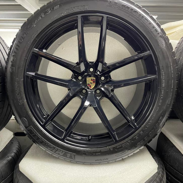 Porsche Macan S III ORIGINELE 20”zwart met banden (8-9mm), Autos : Pièces & Accessoires, Pneus & Jantes, Enlèvement
