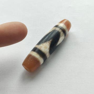 Oud Tibetaans/Nepalees Geëtst agat Drie-kleurige kralen, Antiek en Kunst