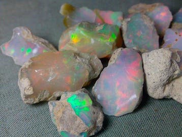 60,8 ct - Natuurlijke opaal Ruw- 12.16 g