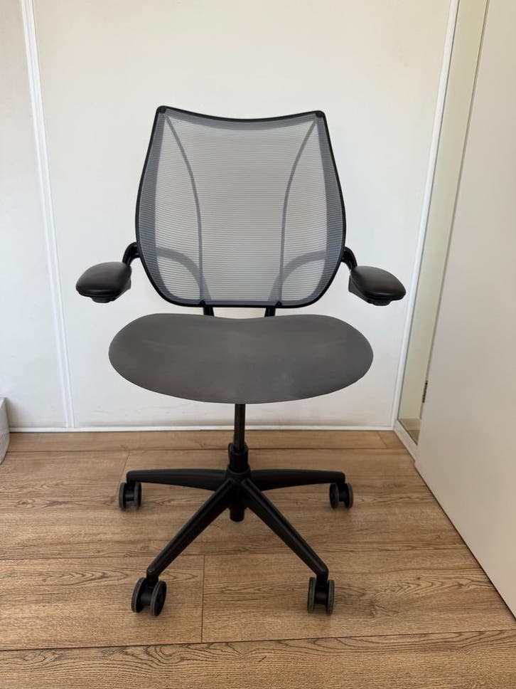 Ergonomische Bureaustoel Humanscale Liberty, Huis en Inrichting, Bureaustoelen, Bureaustoel, Grijs, Zo goed als nieuw, Ergonomisch