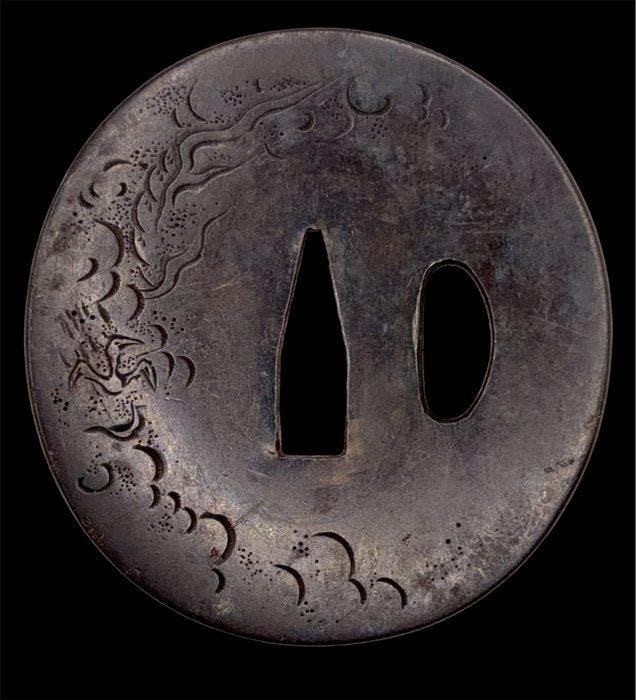 Japanse tsuba gesigneerd Yasuchika () – shibuichi –, Antiquités & Art, Antiquités | Autres Antiquités