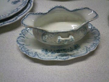 Service de table (48) - Faïence - service Régence antique