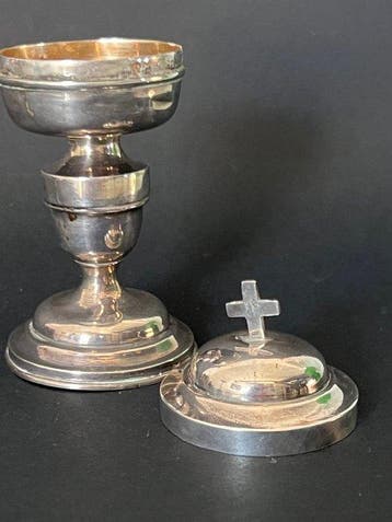Set van twee liturgische pyxiden (2) - Zilver, Messing -, Antiek en Kunst