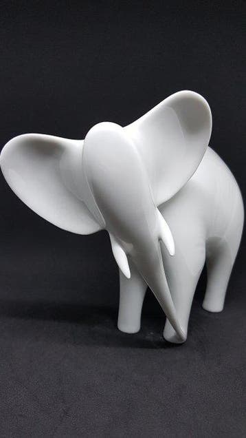 Royal Dux - Beeldje - White Elephant - Porselein