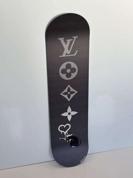 Rob VanMore - Skating by LV x Banksy Rat, Antiquités & Art, Art | Objets design