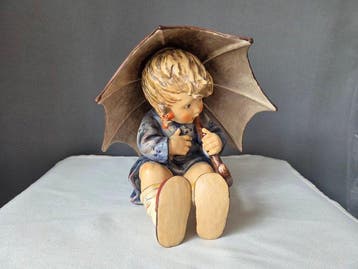 Goebel - Beeldje - Hummel UMBRELLA GIRL - N° 152 II B -