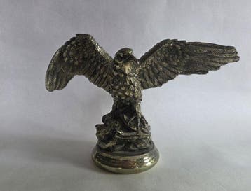 Figurine - Amerikaanse Adelaar op takken en rots - métaux