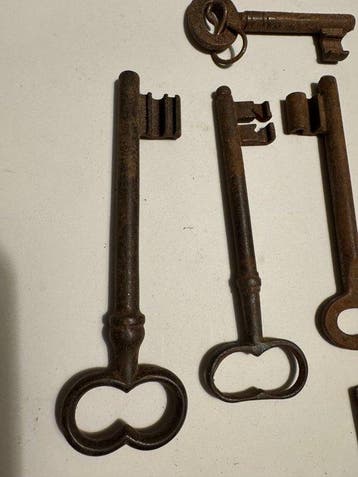 Serrure et clé (45) Antique - Lot de clés anciennes