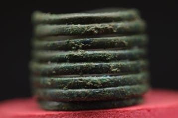 Bronstijd - (Urnfieldcultuur) - circulair Spiral Ring - 2 cm