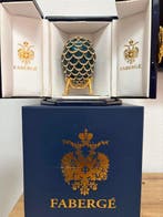 Œuf Fabergé - Fabergé style - Pine Cone Egg - Plaqué or,, Antiquités & Art