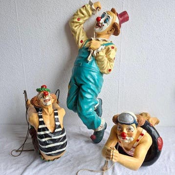 Figuur - Hangende clowns in Acrobatische en Sportieve Poses