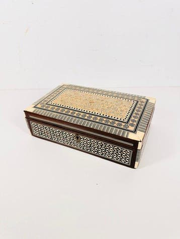 Doos - Houten sieradendoos met geometrische parelmoeren