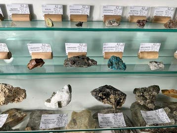 Verzameling mineralen uit de vroege jaren tachtig, Verzamelen