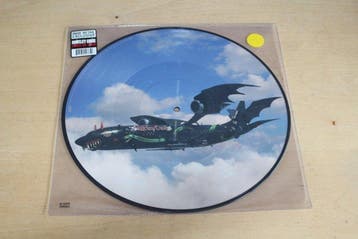 Mötley Crüe - Dogs Of War (Picture Disc) + Memorabilia Pack, Nieuw in verpakking