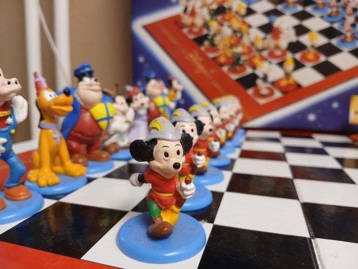 disney - Bordspel - Mickey & Friends Chess 3d (1995), Antiek en Kunst, Antiek | Speelgoed