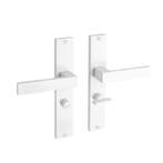 Geveerde deurklink Lusso wit op schild met WC-slot 63/8mm..., Ophalen of Verzenden, Nieuw, IJzer, Klink of Kruk